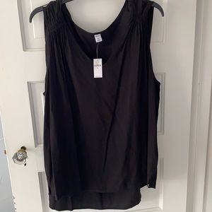 Black sleeveless tank